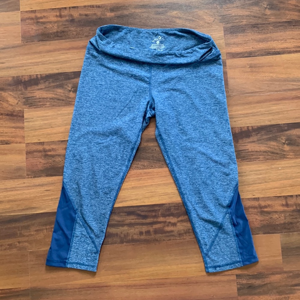 Scorpio Sol spandex capris